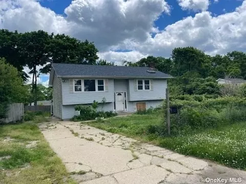 967 Ferndale Blvd, Central Islip, NY 11722
