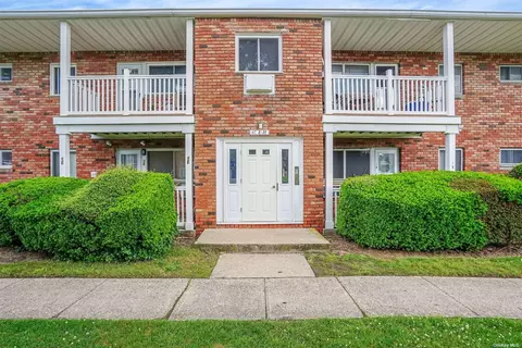 67 Adams Rd #D-1F, Central Islip, NY 11722