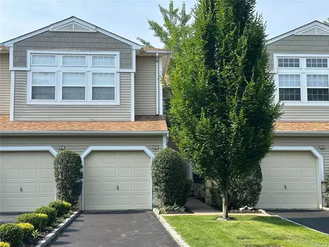 8 Sagamore Dr #8, Plainview, NY 11803