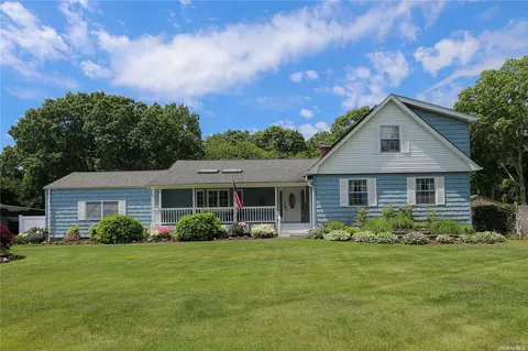 159 Church Rd, Great River, NY 11739