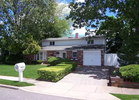 19 Fairlane Dr, Selden, NY 11784
