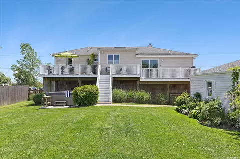 15 Laura Lee Dr, Center Moriches, NY 11934