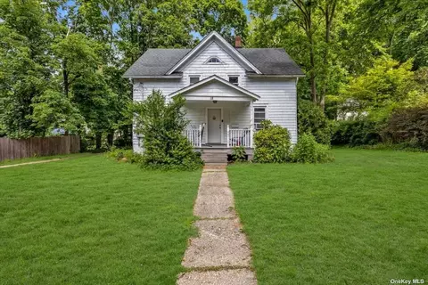 18 Soundview Rd, Huntington, NY 11743