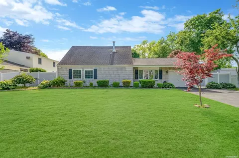 87 Meyer Ln, Medford, NY 11763