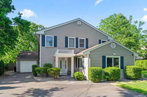 5 Aberdeen Dr # A, Huntington, NY 11743