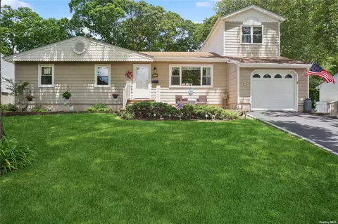 145 Tariff St, West Sayville, NY 11796