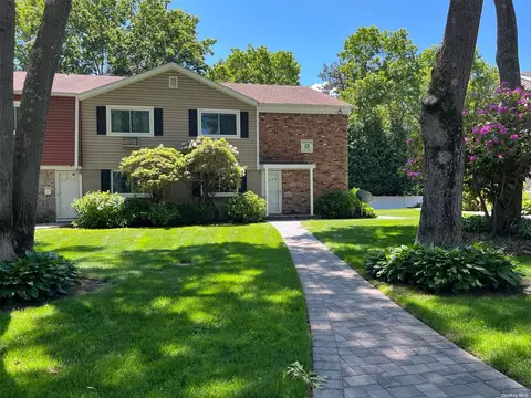 40 W 4th St #29, Patchogue, NY 11772