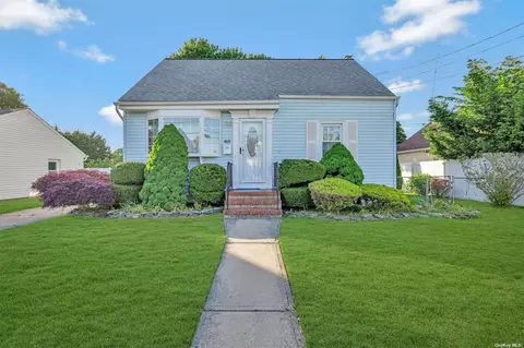 415 Kensington, Copiague, NY 11726