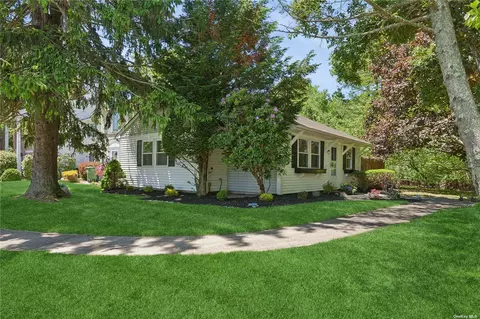 6 Norfolk Ct #6, Coram, NY 11727