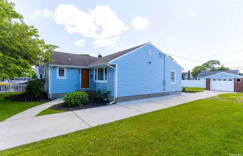 52 End Ave, Hicksville, NY 11801