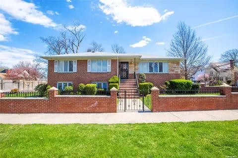 30-45 154th St, Flushing, NY 11354