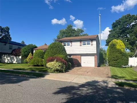 88 Pasadena Dr, Plainview, NY 11803