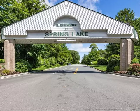 872 Birchwood Park Dr #872, Middle Island, NY 11953