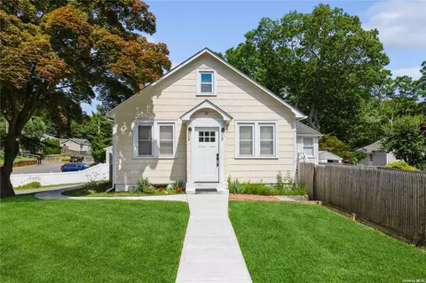 19 Pinelawn Rd, Sound Beach, NY 11789
