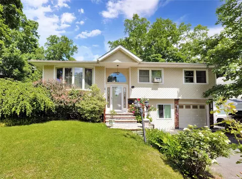 12 Prospect Dr N, Huntington Station, NY 11746