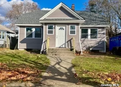 115 N Park Ave, Bay Shore, NY 11706