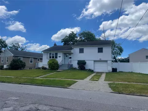 289 Bayside Ave, Oceanside, NY 11572