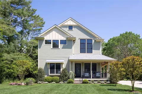 18 Pine St, Westhampton Beach, NY 11978