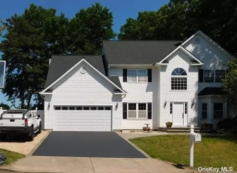 1 Erie St, Selden, NY 11784