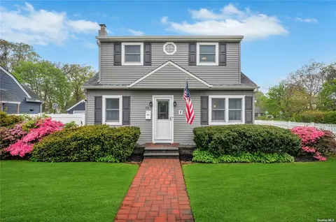 12 Perry Pl, Patchogue, NY 11772
