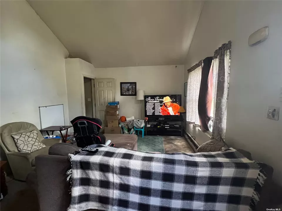 93 Gray Ave, Medford, NY 11763 7 Photos Movoto