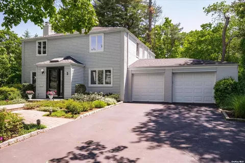 2 Milburn Ln, East Hills, NY 11577