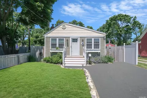 69 Columbia St, Patchogue, NY 11772