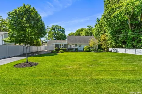 152 Union Ave, Holbrook, NY 11741