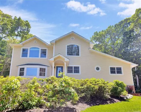 23 Josephine Ln, Fort Salonga, NY 11768