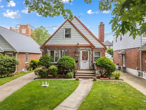 45-21 166th St, Flushing, NY 11358