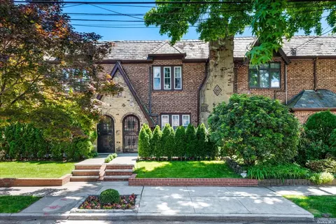 29-07 167th St, Flushing, NY 11358