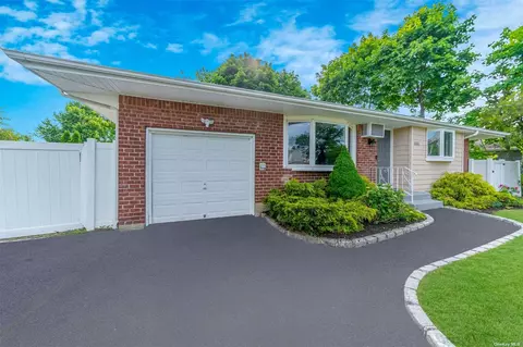 152 W 9th St, Deer Park, NY 11729