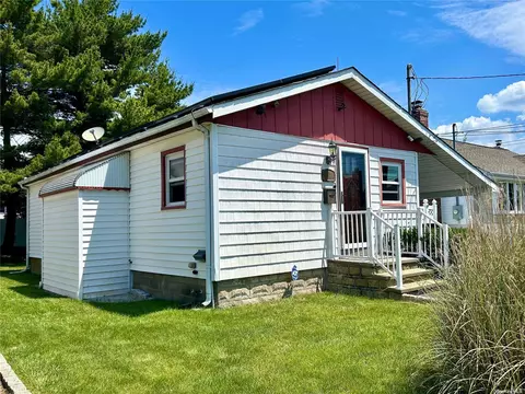 199 Montgomery Ave, West Babylon, NY 11704
