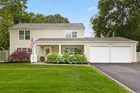 14 Stratton Ln, Stony Brook, NY 11790