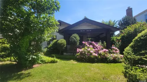 83-29 267th St, Glen Oaks, NY 11004