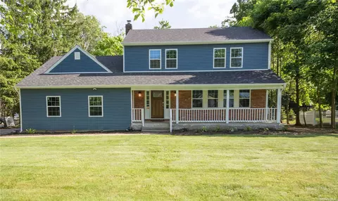 23 Thompson Hill Rd, Saint James, NY 11780