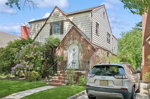 69-63 181st St, Fresh Meadows, NY 11365