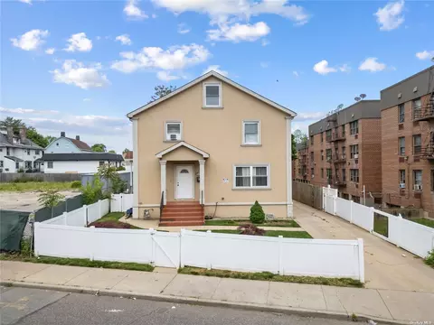 7 Jackson St, Hempstead, NY 11550 photo 1