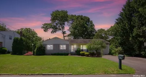 56 2nd St, Ronkonkoma, NY 11779