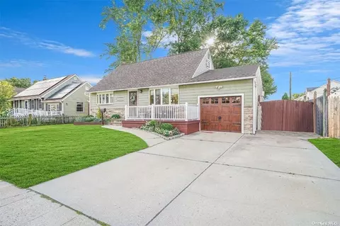 13 Marlon Ave, Bethpage, NY 11714