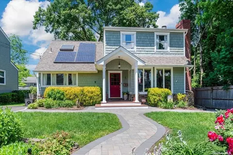 7 Bialla Pl, Halesite, NY 11743