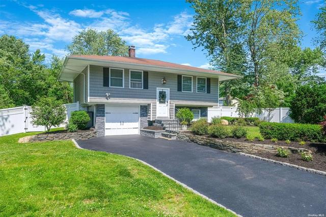 15 Ferret Ln, East Setauket, NY 11733