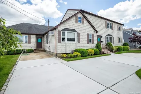 1050 Braxton St, Uniondale, NY 11553