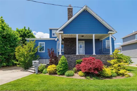 140 Suffolk Rd, Island Park, NY 11558