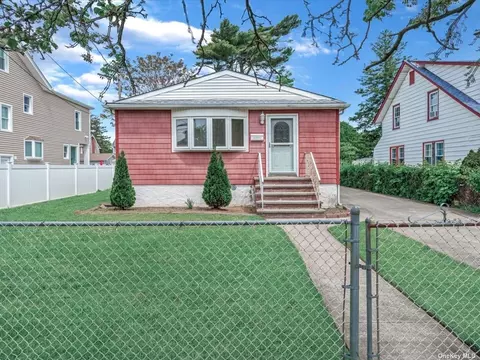 133 Lillian Ave, Freeport, NY 11520