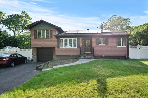 20 Brenner Rd, Coram, NY 11727