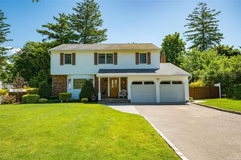 5 Lawrence Dr, Nesconset, NY 11767