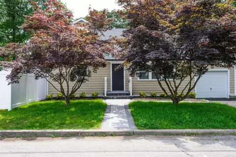 20 Linden St, Huntington, NY 11743