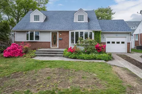 122 Rosalie Dr, East Meadow, NY 11554