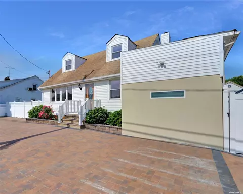 2574 Ocean Ave, Seaford, NY 11783